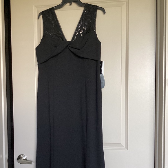 Maggy London Lace Trim A-Line Dress, size 12 - Picture 4 of 15